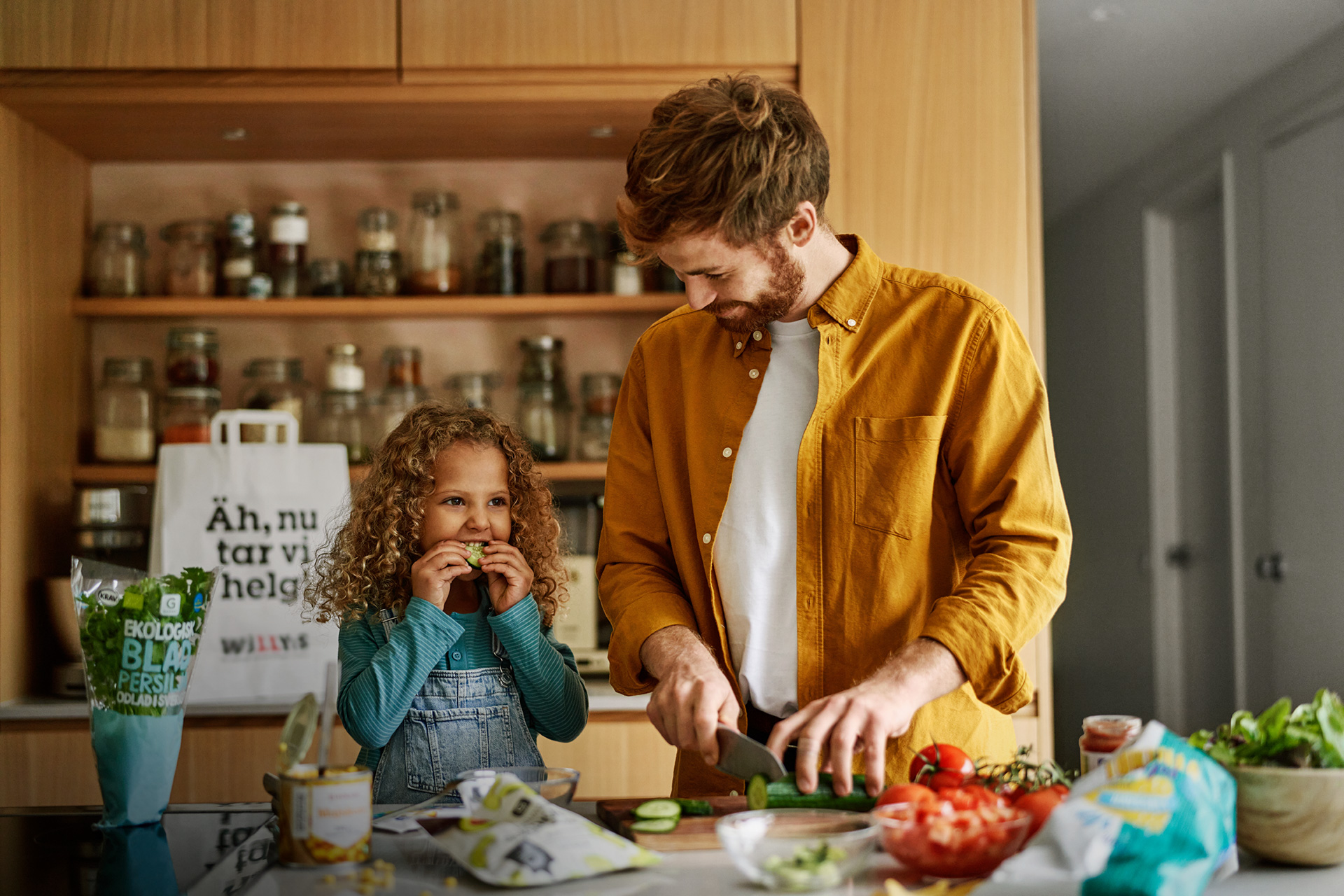 Omslagsbild från Axfood Års- och hållbarhetsredovisning 2023
